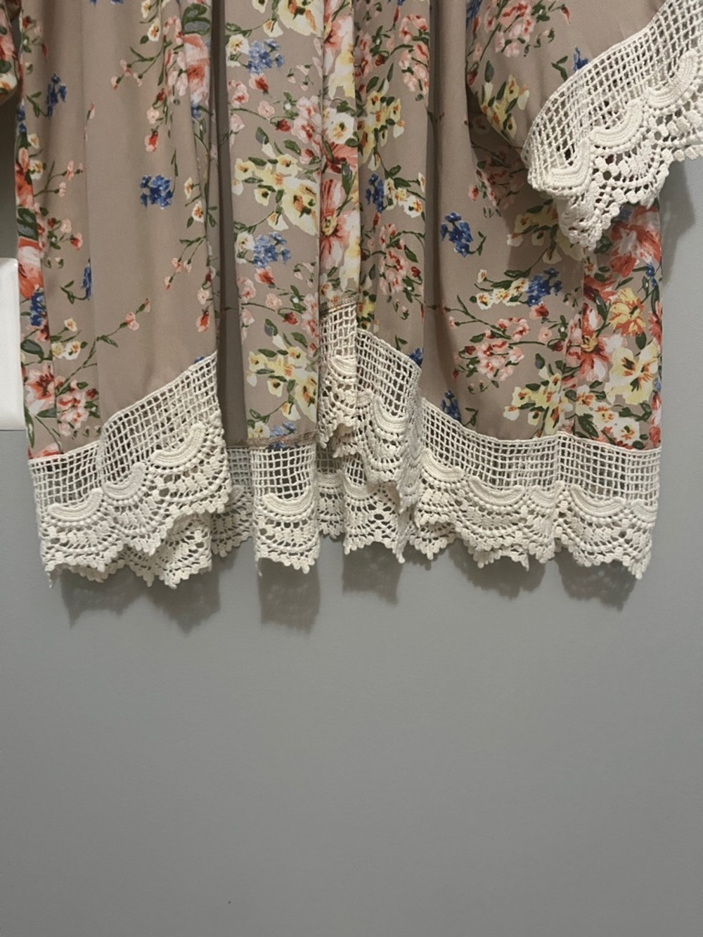NWOT Umgee Floral Lace Trim Kimono - Picture 2 of 6